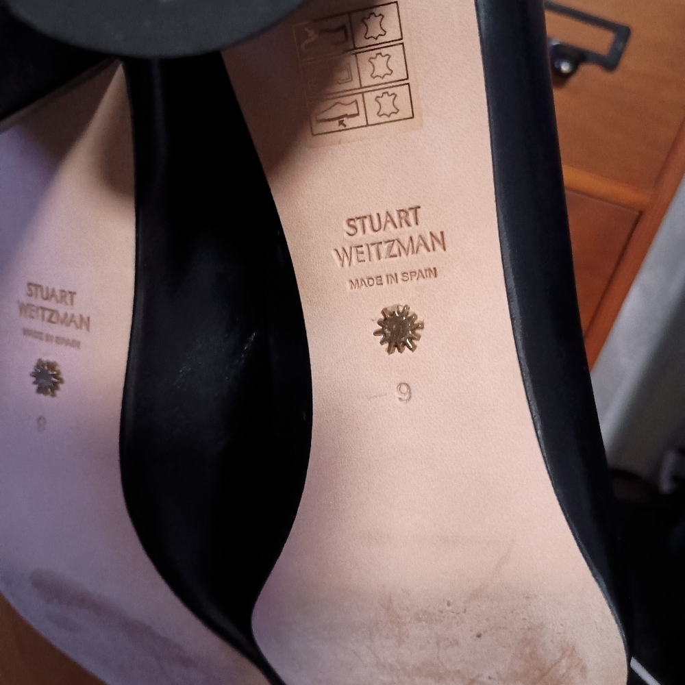 Stuart Weitzman_Black heeled shoes with gold buckle on top_9 - Picture 3 of 8